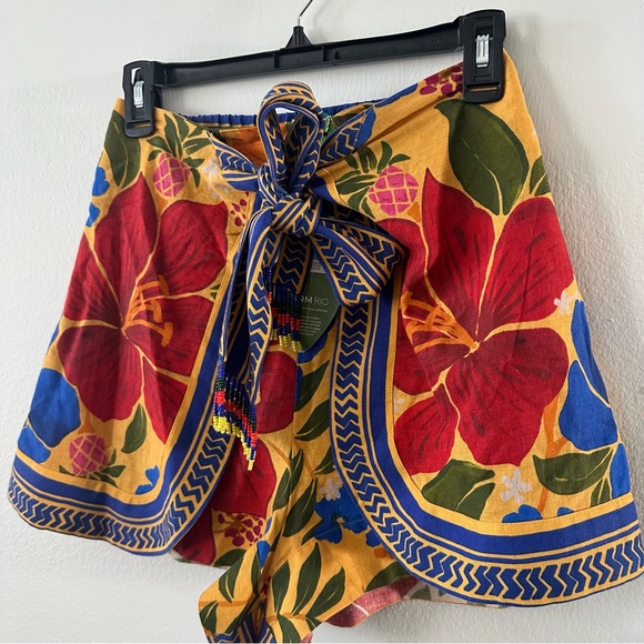 FARM Rio Yellow Floral Yard Lenzing™ Ecovero™ Euroflax™ Shorts - Picture 3 of 6